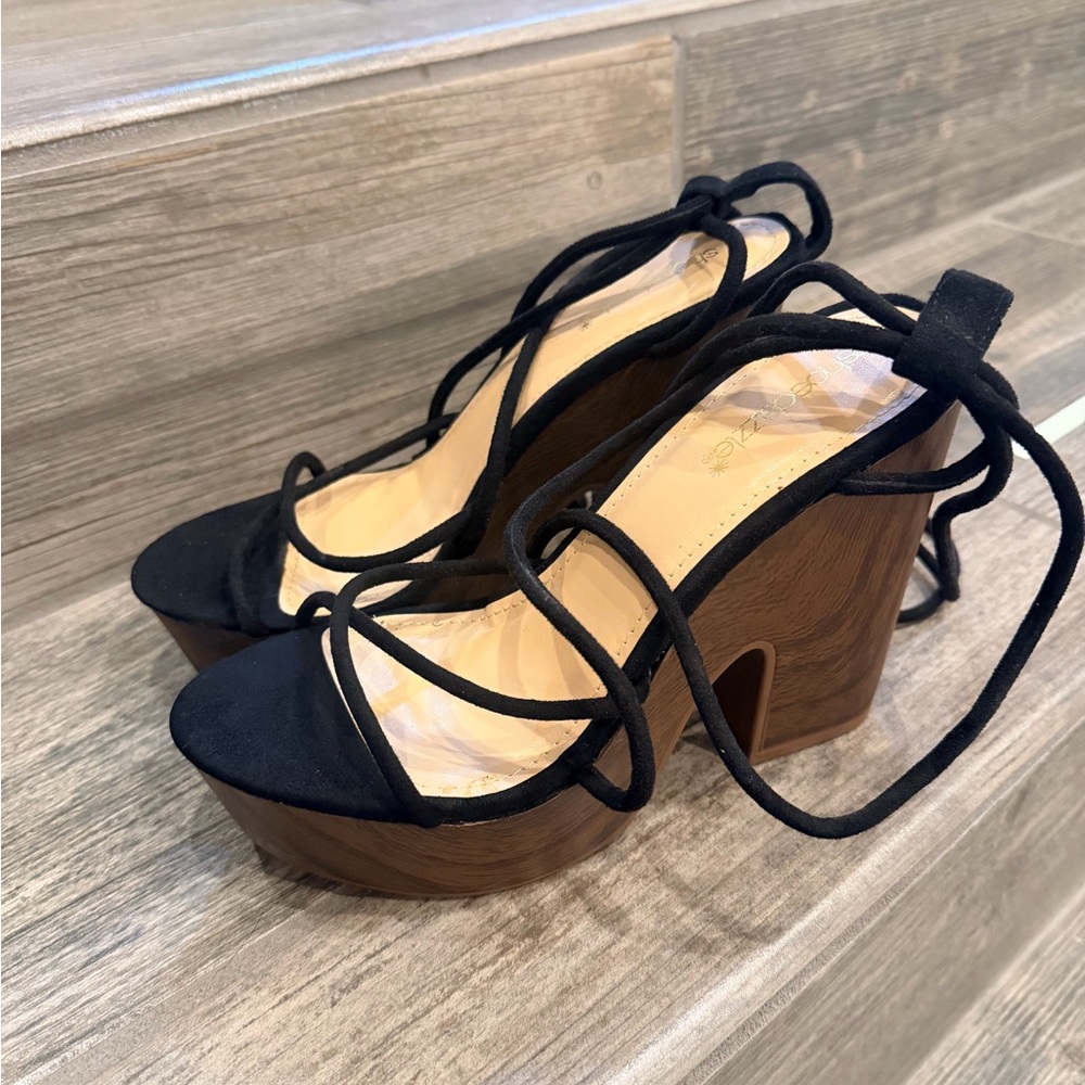 Jessamine Shoedazzle Lace-up Block heels